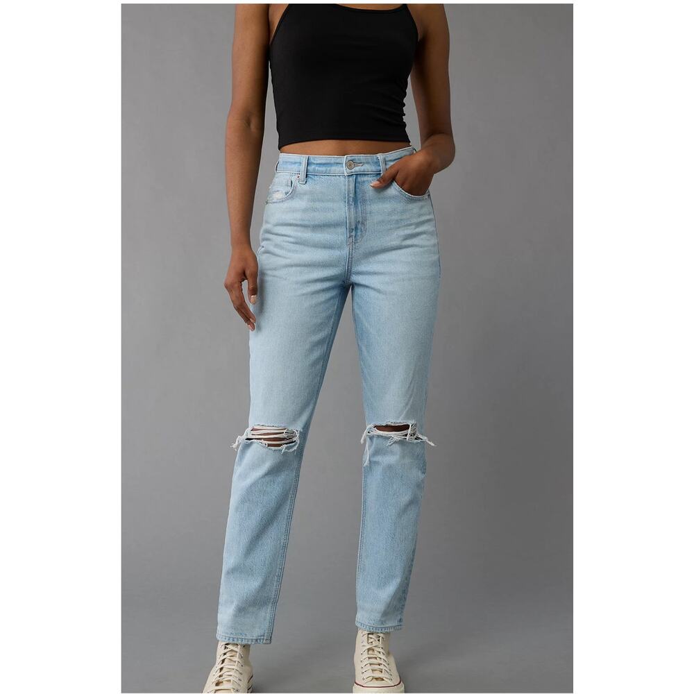 American Eagle Comfort Stretch Waist Ripped Mom Jeans in Sea Salt Size 8 Long